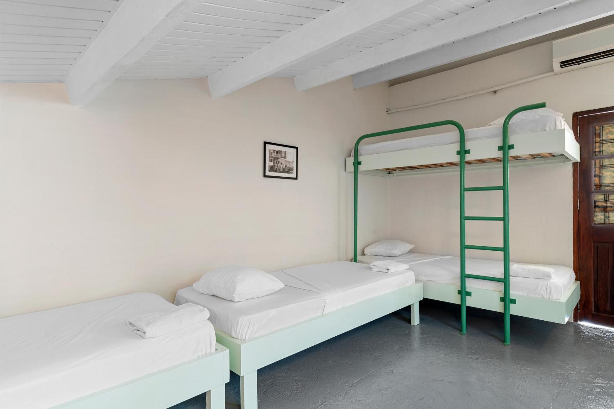 The Ritz Hostel Вилемстад Екстериор снимка
